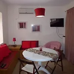 דירה Karantonis House