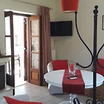 公寓 Karantonis House *