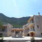 Karantonis House דירה